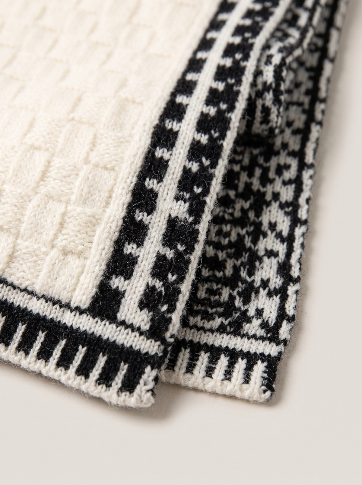 Geometric Border Knit Scarf