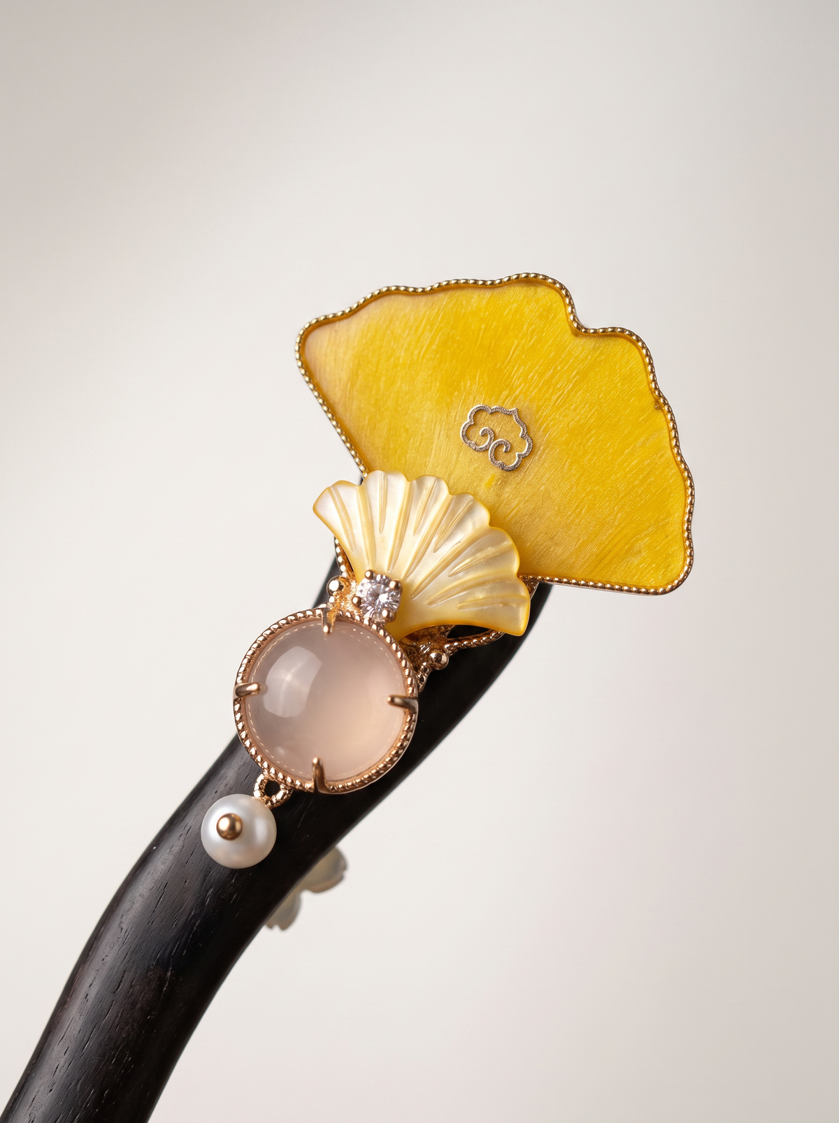 Silk Velvet Ginkgo-Leaf Ebony Hairpin — Handmade Ronghua