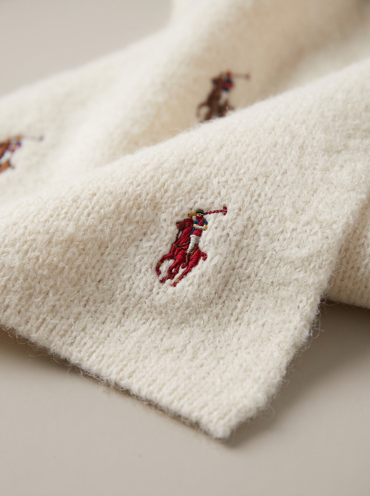 Embroidered Short Knit Scarf