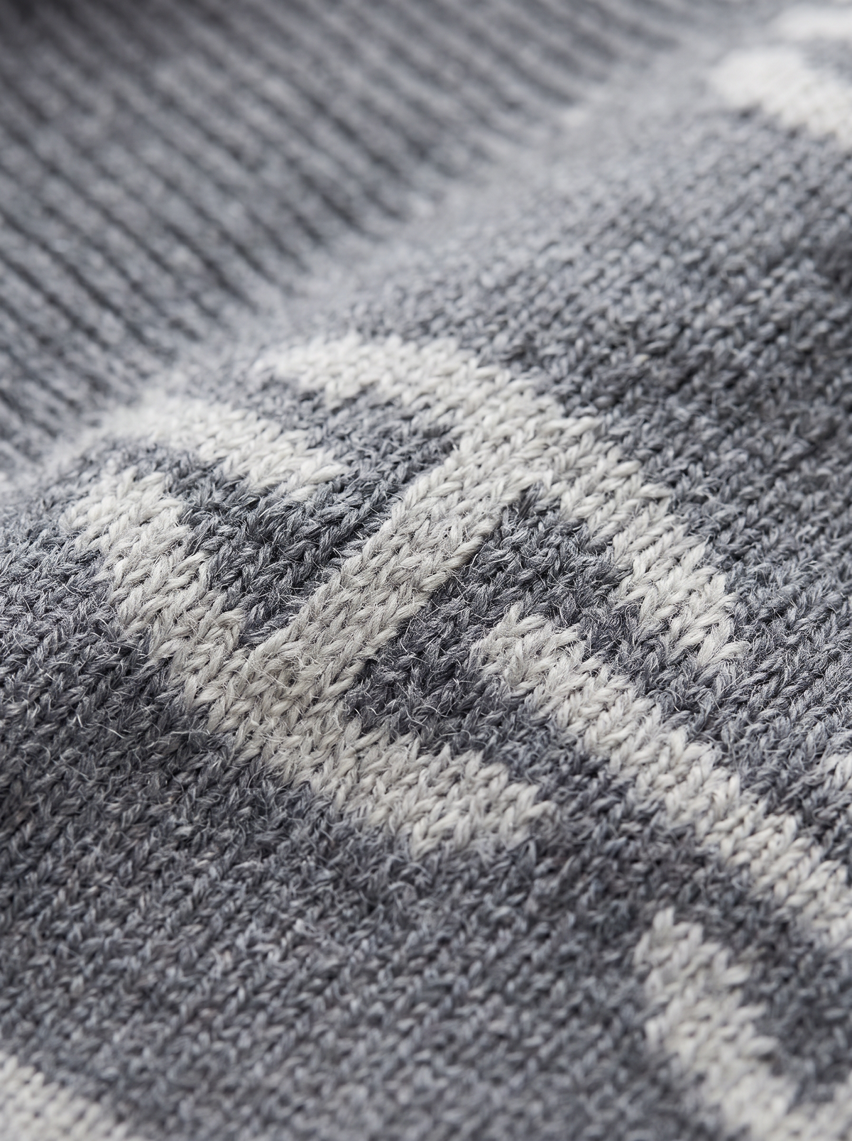 "Chain Link" Jacquard 100% Merino Wool Scarf